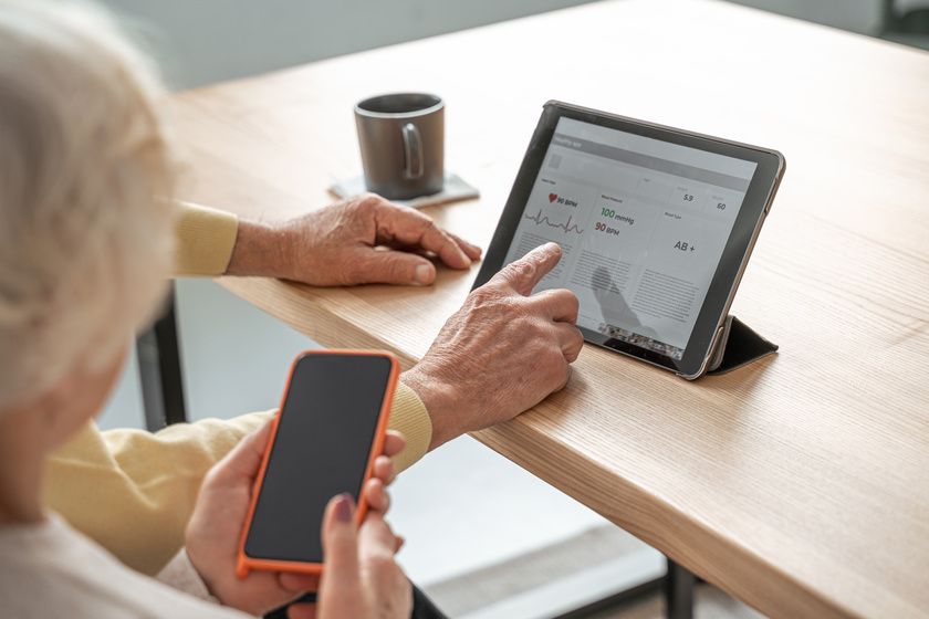 Devices And Apps Seniors Can Use To Monitor Their Health The Park Oak